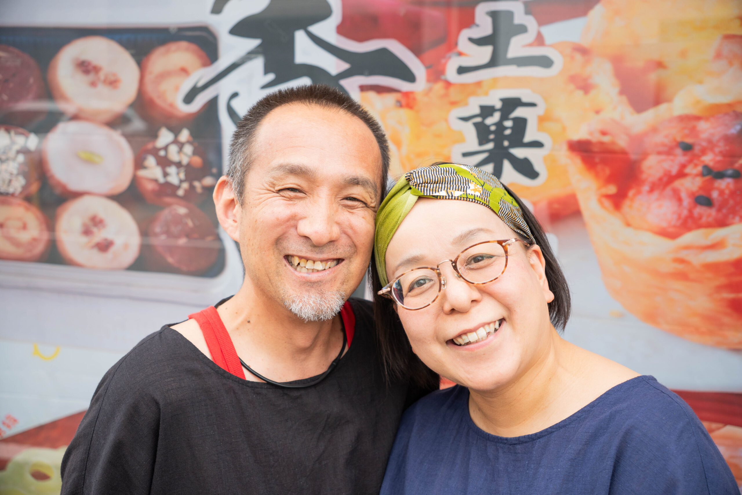 福井の出張カメラマンDESIGN STUDIO FUUによる人物撮影事例。地元の店舗オーナー様や働く人の温かい表情と魅力を伝える出張ポートレート撮影。