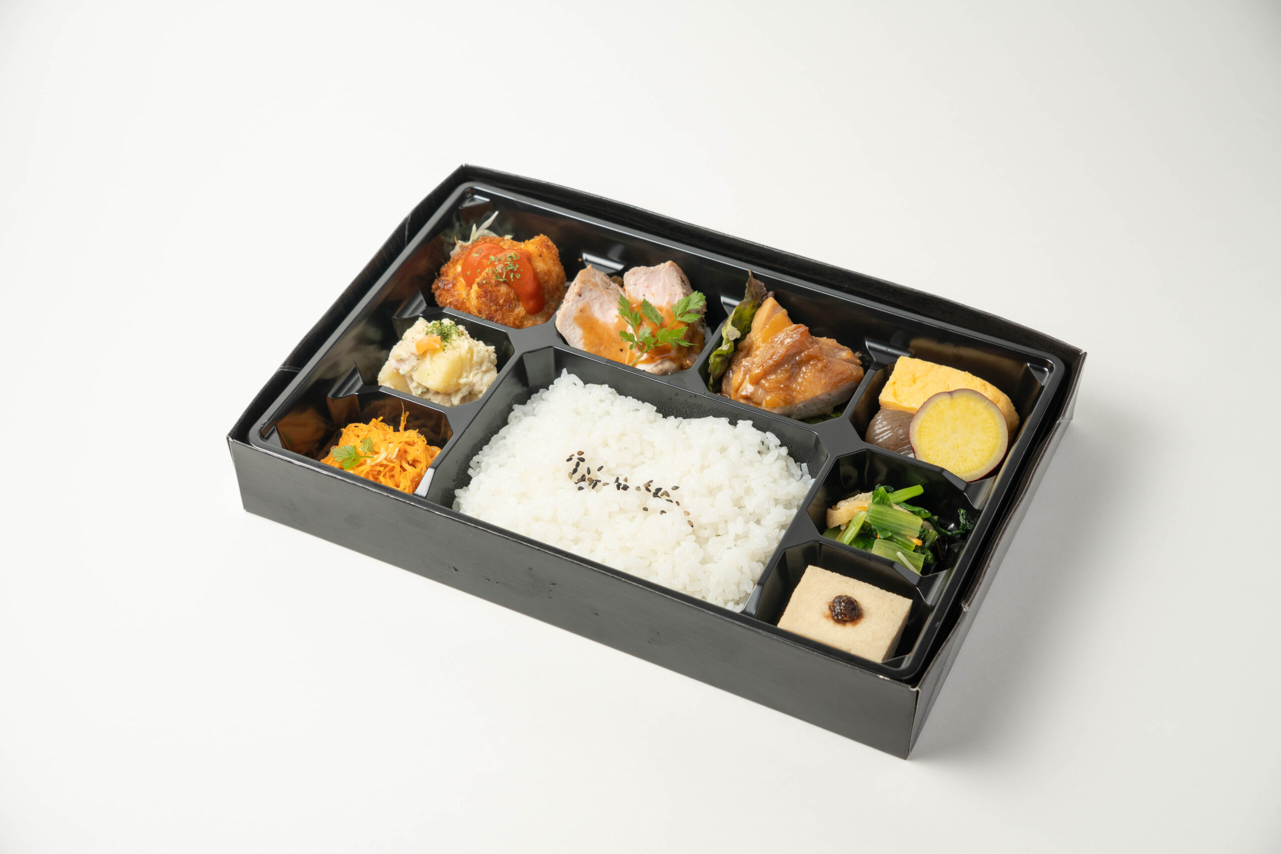 宅配弁当や御祝い用仕出しメニューのWEB広報・チラシ撮影。具材の新鮮さと丁寧な盛り付けがパッと伝わるフードフォトグラファーの制作実績。