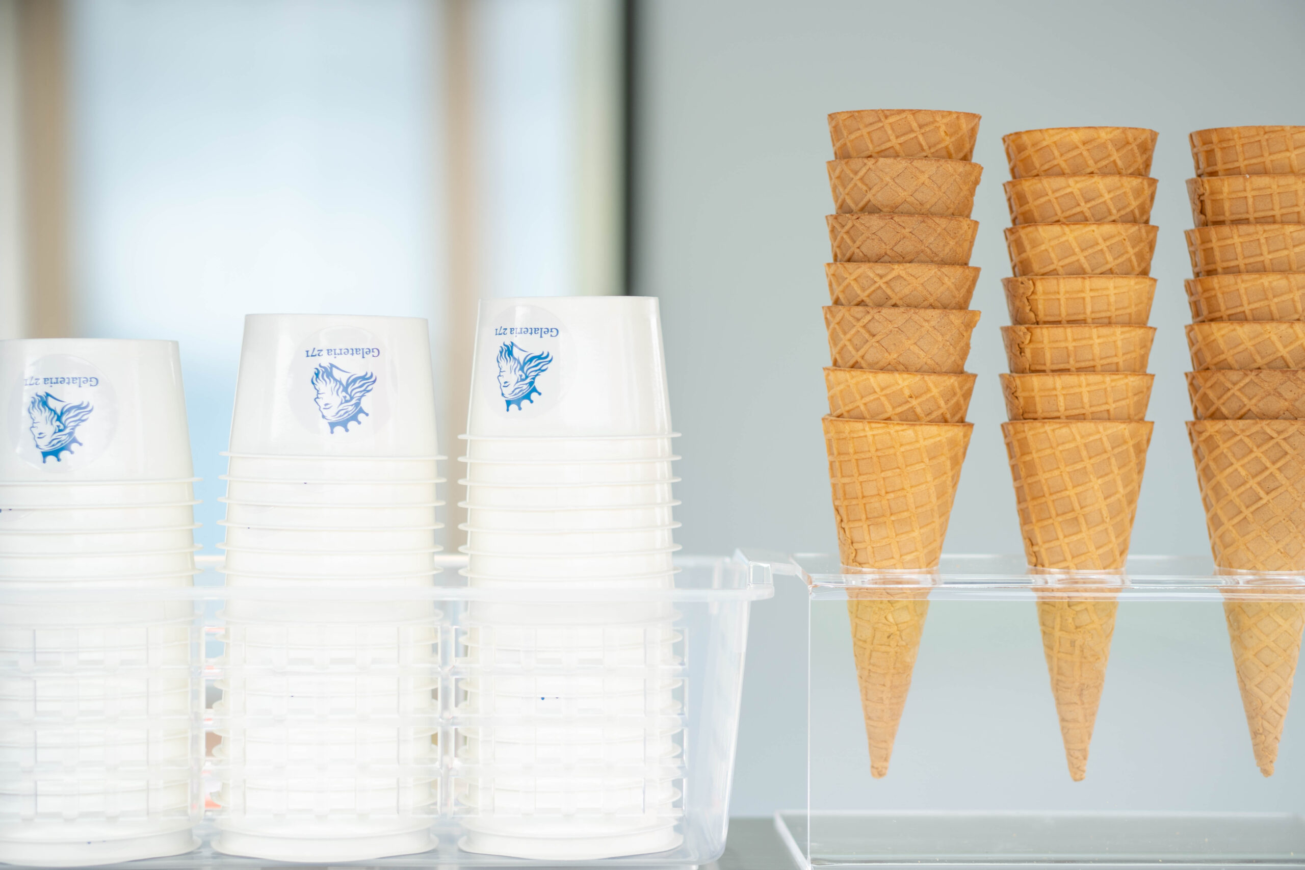 福井の出張カメラマンDESIGN STUDIO FUUによるカフェのイメージ撮影事例。ホームページやSNSのヘッダーに映える洗練された店舗の日常カット。